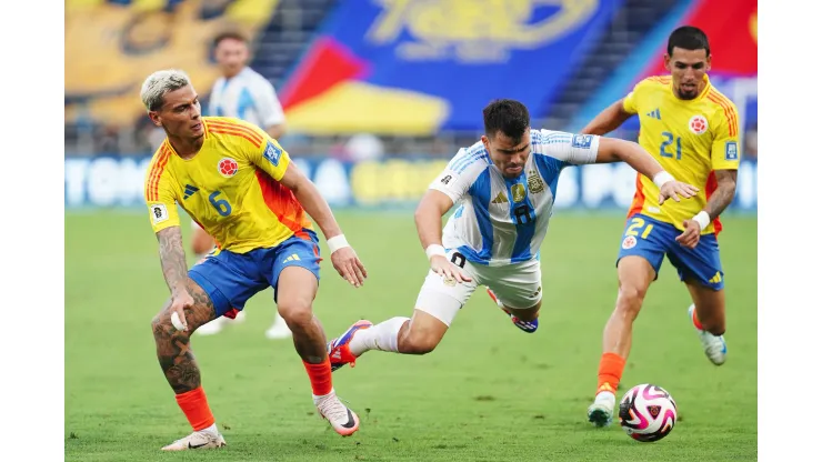 BARRANQUILLA, COLOMBIA - SEPTEMBER 10: Marcos Acuña of Argentina and Richard Rios of Colombia battle for the ball during the South American FIFA World Cup 2026 Qualifier match between Colombia and Argentina at Roberto Melendez Metropolitan Stadium on September 10, 2024 in Barranquilla, Colombia. (Photo by Andres Rot/Getty Images)
