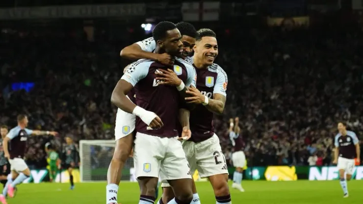 Jhon Durán celebra un gol con Aston Villa.
