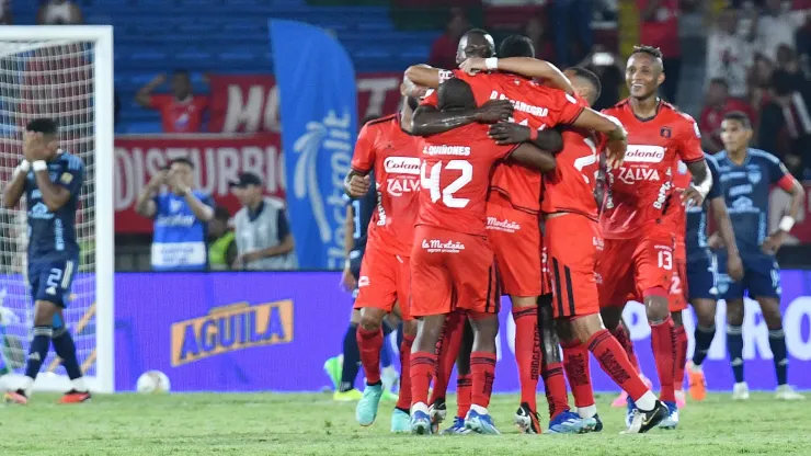 Los jugadores de América de Cali festejan la victoria por 4-1 ante Junior en la fecha 15 de la Liga Dimayor 2024-I.
