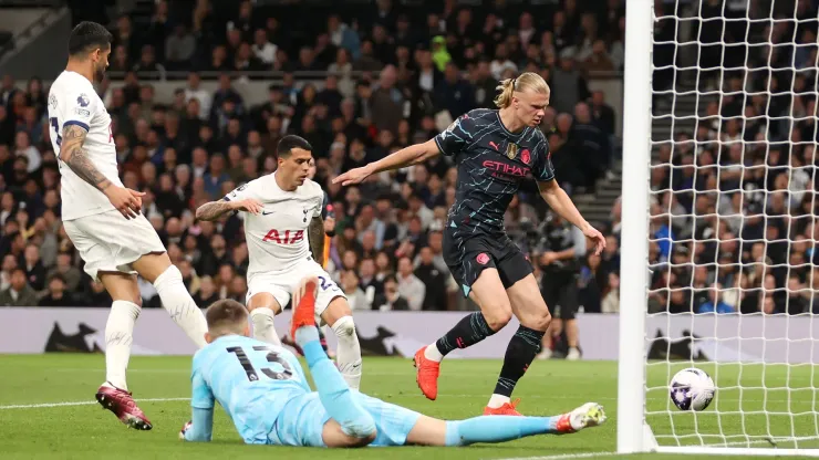 Erling Haaland anotó dos goles en el último enfrentamiento entre Manchester City y Tottenham.
