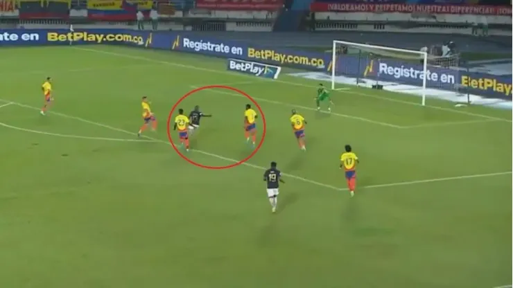 El momento del remate de Enner Valencia.
