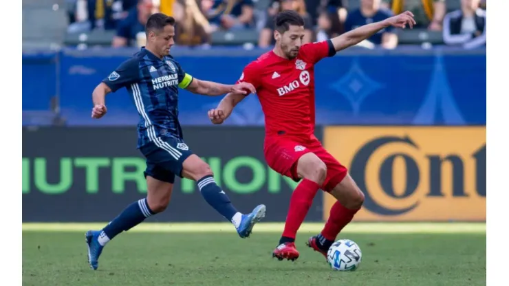 Javier 'Chicharito' Hernández of LA Galaxy fights for possession with Omar González of Toronto FC. (Getty)
