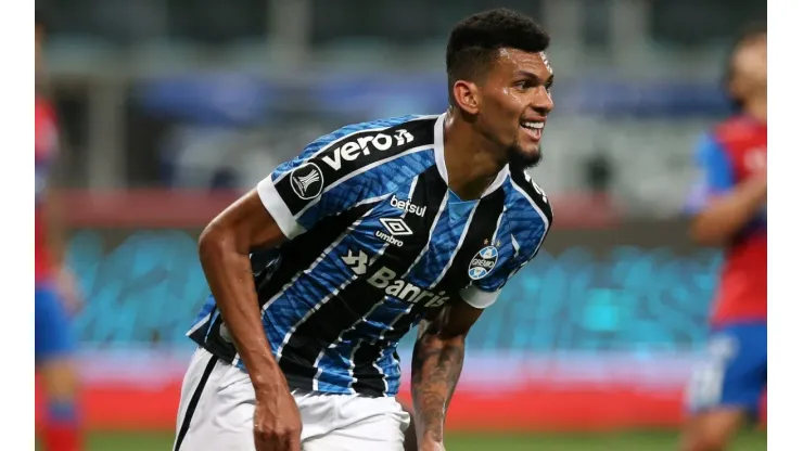 Rodrigues of Gremio celebrates after scoring a goal (Getty).
