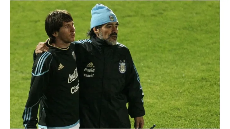 Messi and Maradona during training. (Getty)
