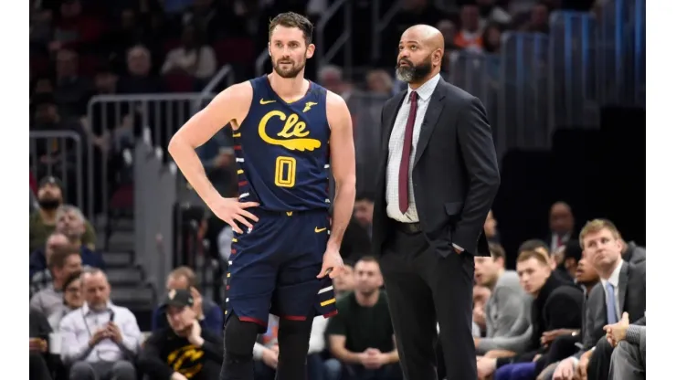 Kevin Love and head coach JB Bickerstaff. (Getty)
