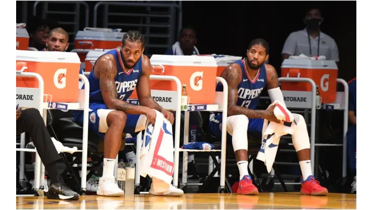 Kawhi Leonard (left) and Paul George (right) during the 2020 NBA preseason. (Getty)
