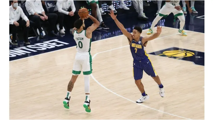 Jayson Tatum shooting a 3 over Malcolm Brogdon. (Getty)
