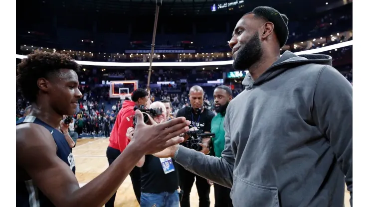 Bronny James and his father LeBron James. (Getty)
