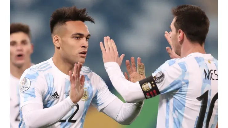 Lautaro Martínez and Lionel Messi. (Getty)
