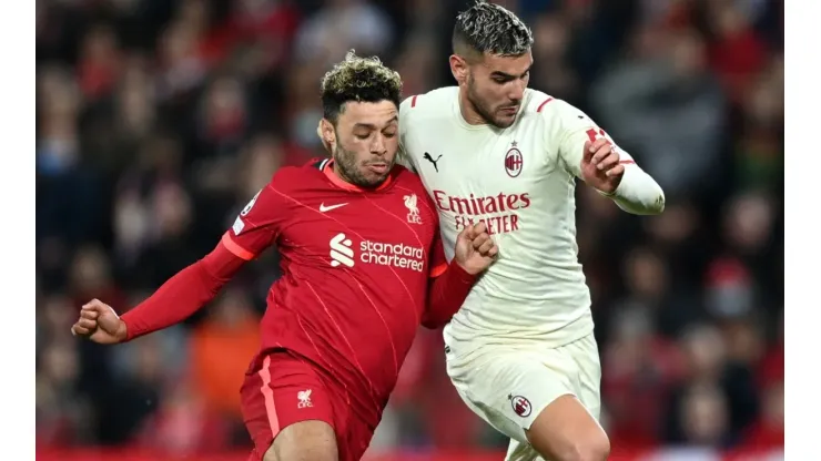 Theo Hernandez of Milan (right) and Alex Oxlade-Chamberlain of Liverpool (left)
