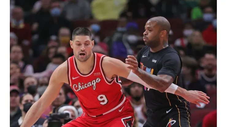 Nikola Vucevic of Bulls (left) and PJ Tucker of Miami
