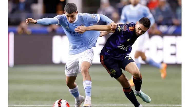 Santiago Rodríguez of New York City FC and Alex Roldan of Seattle Sounders battle for the ball
