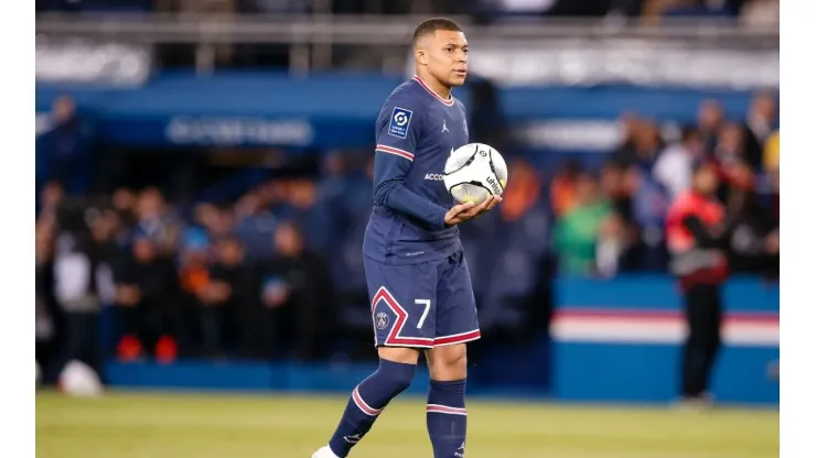 Kylian Mbappe of Paris Saint Germain attempts a free kick during the Ligue 1 match
