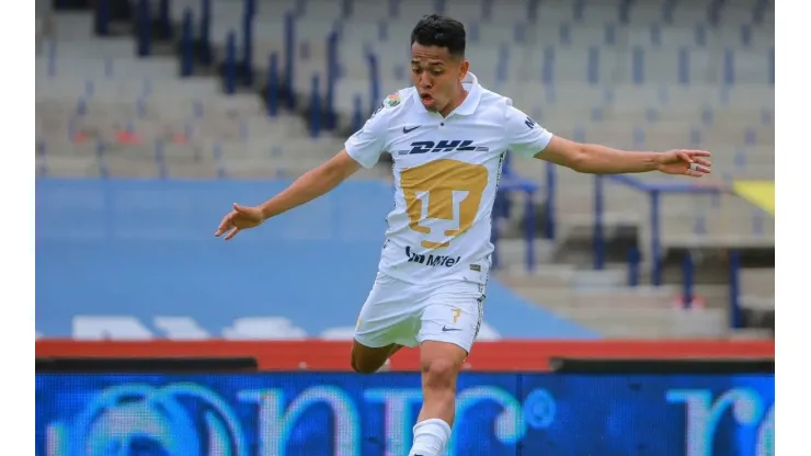 Sebastián Saucedo #07 of Pumas controls the ball during a Pumas UNAM match
