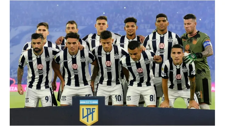 Players of Talleres pose for the team photo
