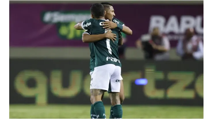 Dudu of Palmeiras celebrates with his team mate Rony
