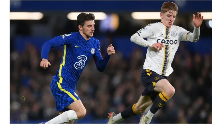 Mason Mount of Chelsea is challenged by Anthony Gordon of Everton
