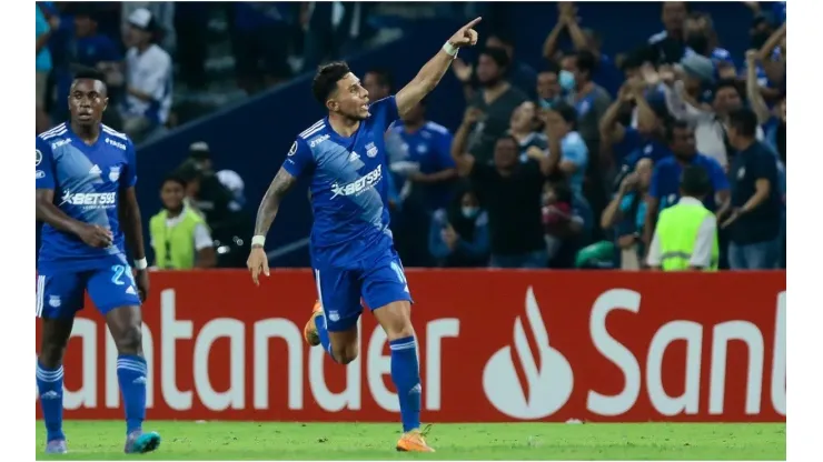 Joao Rojas celebrates a goal of Emelec
