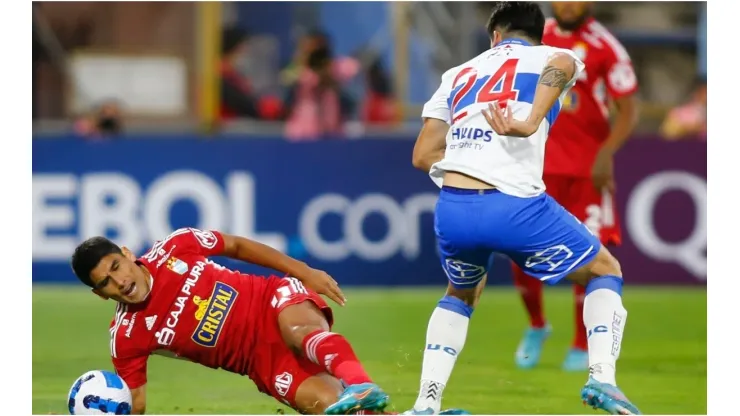 Alfonso Parot of Universidad Catolica fights for the ball with Irven Avila of Sporting Cristal
