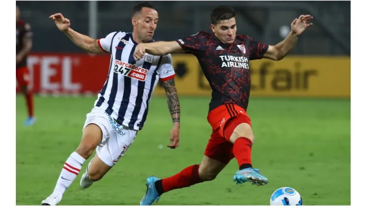 Julian Alvarez of River Plate fights for the ball with Pablo Lavandeira of Alianza Lima
