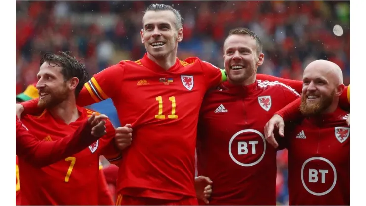 Joe Allen, Gareth Bale, Danny Guthrie and Johnny Williams of Wales
