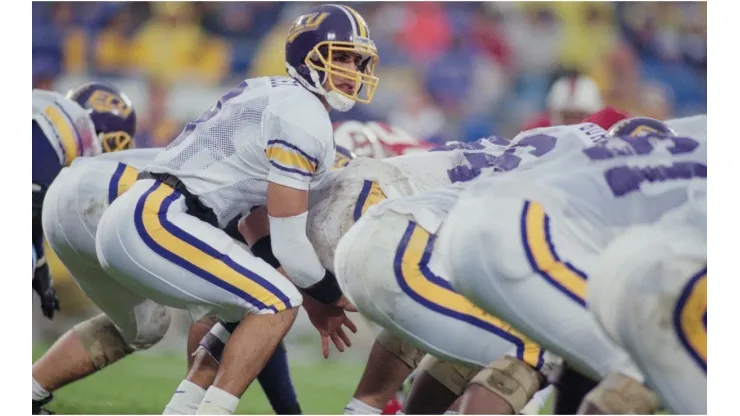 East Carolina Pirates prepares to take the snap
