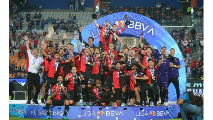 Atlas celebrates Liga MX and Campeon de Campeones titles
