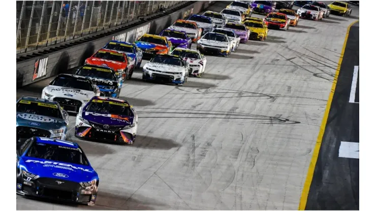 Chris Buescher leads the field during the Bass Pro Shops Night Race
