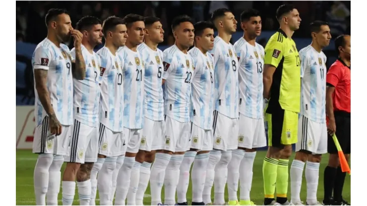 Players of Argentina line up
