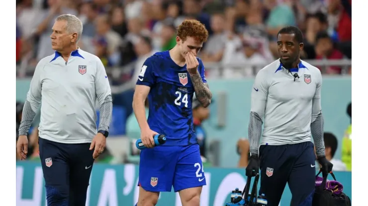 Josh Sargent with the USMNT's medical staff at the Qatar 2022 World Cup
