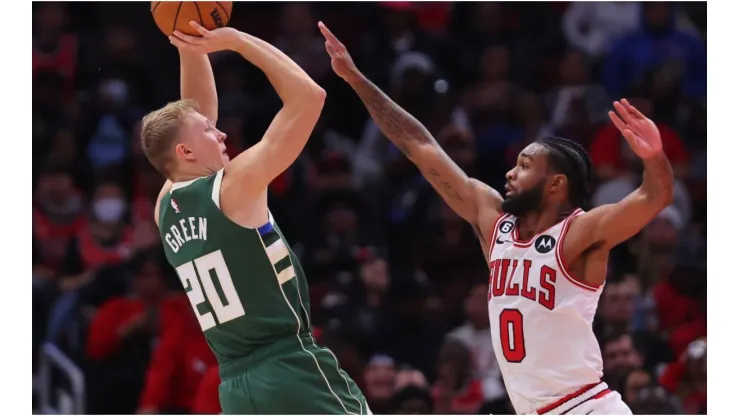 AJ Green of the Milwaukee Bucks shoots over Coby White of the Chicago Bulls
