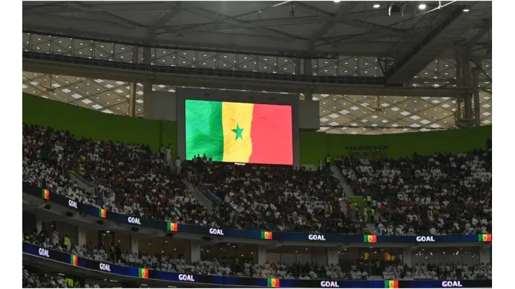 The LED board shows a Senegal flag
