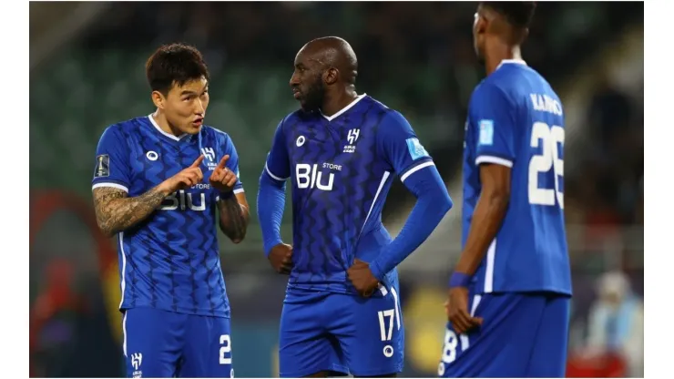 Hyunsoo Jang (l) of Al Hilal alongside Moussa Marega (c) and Mohamed Kanno (r)
