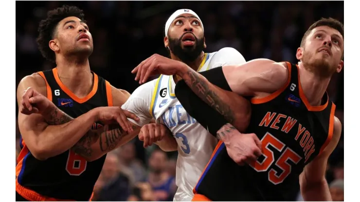 Quentin Grimes #6 and Isaiah Hartenstein #55 of the New York Knicks surround Anthony Davis #3 of the Los Angeles Lakers
