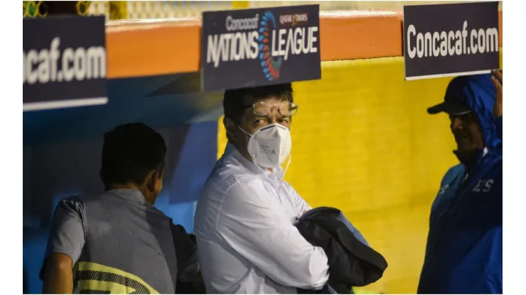 Head coach Hugo Perez of El Salvador looks on during the match between El Salvador and the United States
