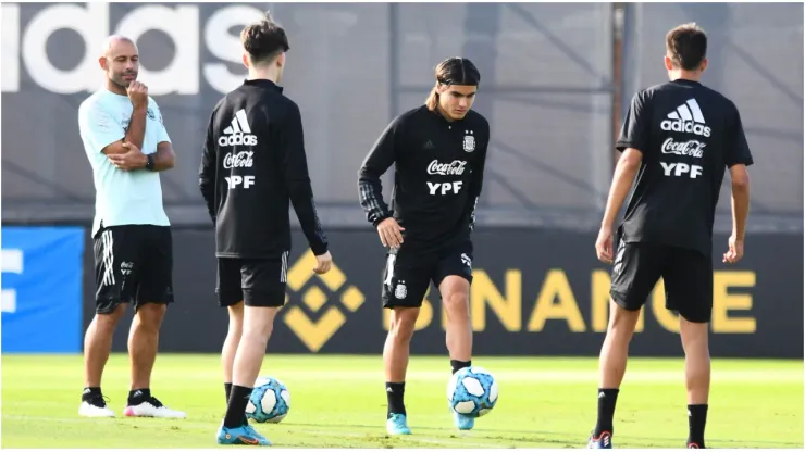 Javier Mascherano (L) head coach of Argentina U-20
