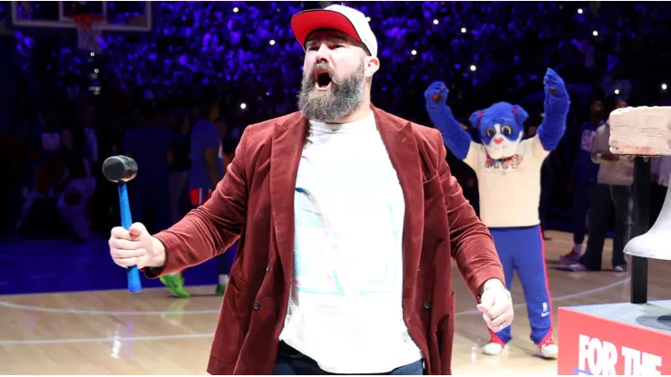 Jason Kelce at a Philadelphia 76ers game
