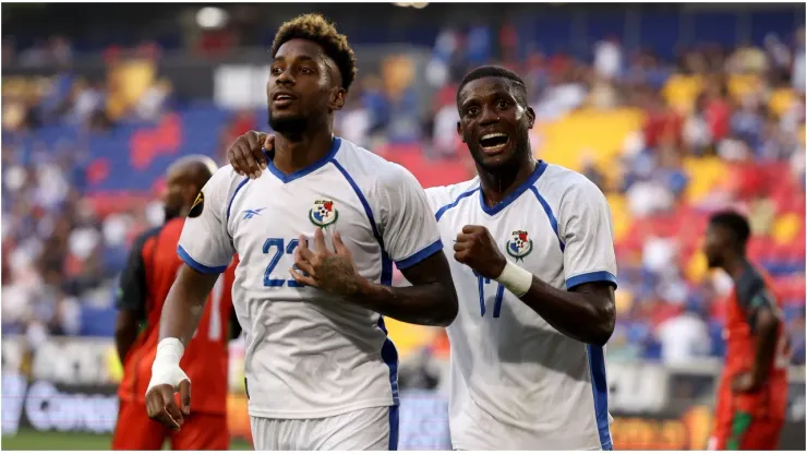 Michael Amir Murillo #23 of Panama celebrates his goal with teammate José Fajardo #17
