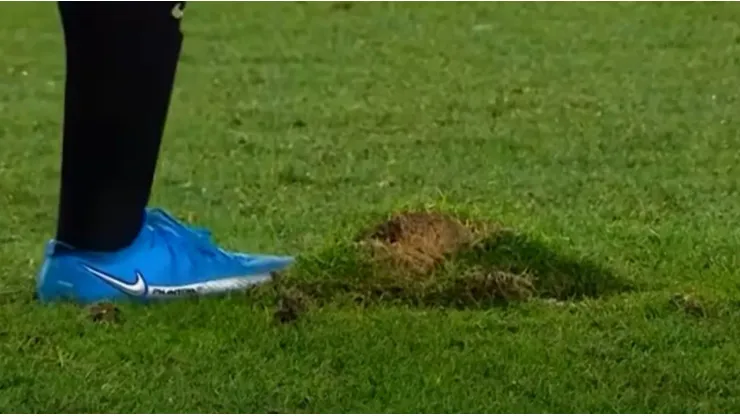 Video: Teams forced to change goals during penalty kick shootout in Copa Argentina due to strange reason