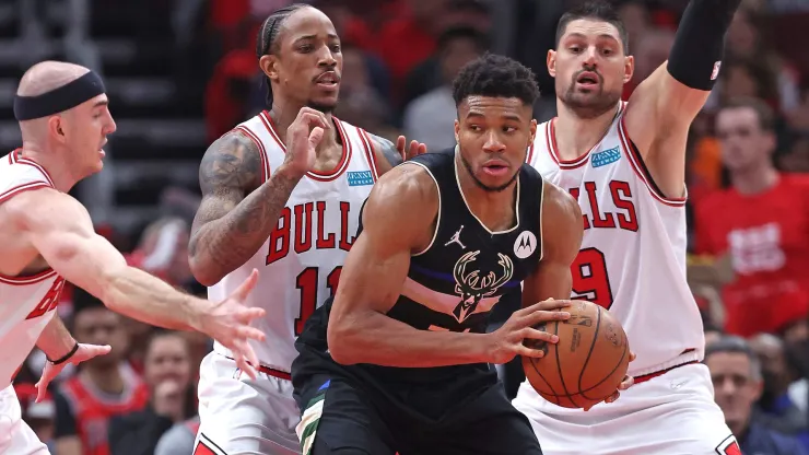 Giannis Antetokounmpo #34 of the Milwaukee Bucks looks to move against (L-R) Alex Caruso #6, DeMar DeRozan #11 and Nikola Vucevic #9 of the Chicago Bulls
