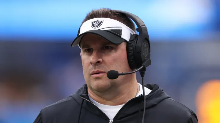 Josh McDaniels with the Las Vegas Raiders
