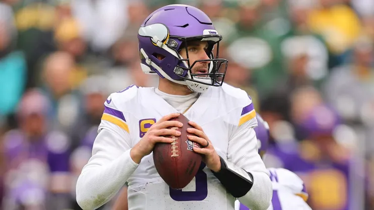 Kirk Cousins #8 of the Minnesota Vikings looks to pass against the Green Bay Packers at Lambeau Field on October 29, 2023 in Green Bay, Wisconsin.
