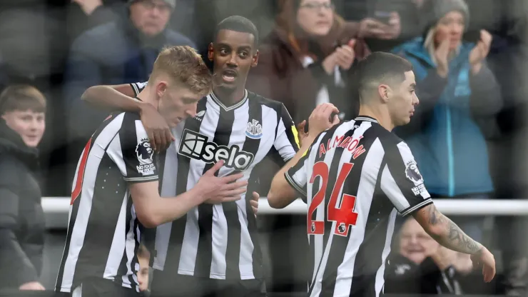 Alexander Isak of Newcastle United celebrates with teammates after scoring the team's first goal during the Premier League match between Newcastle United and Chelsea FC at St. James Park on November 25, 2023 in Newcastle upon Tyne, England.
