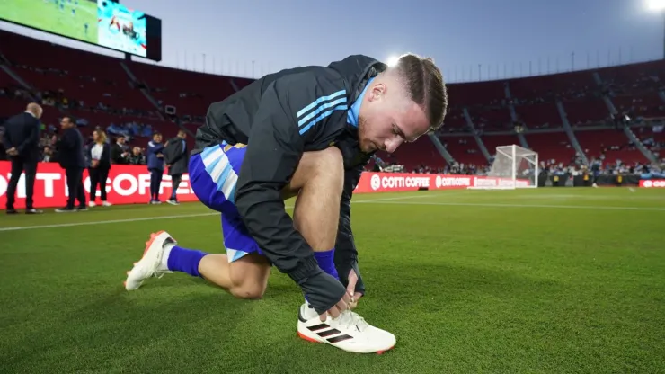 Alexis Mac Allister during warm up.