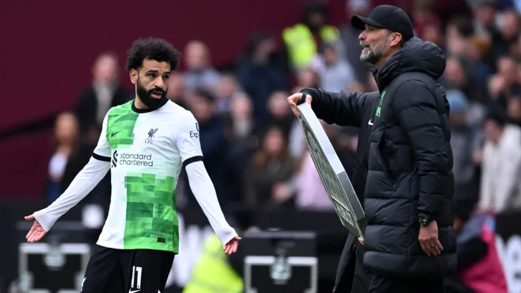 Mo Salah and Jürgen Klopp arguing during West Ham vs Liverpool
