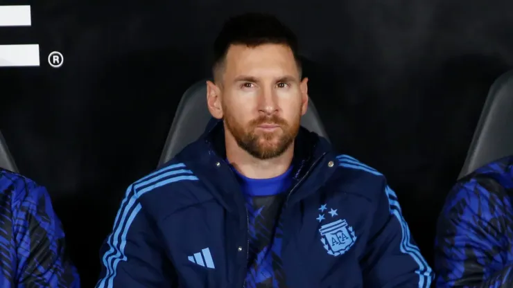 Lionel Messi of Argentina (C) sits in the bench with teammates Giovani Lo Celso (L) and Leandro Paredes (R) prior to the FIFA World Cup 2026 Qualifier match between Argentina and Paraguay at Estadio Más Monumental Antonio Vespucio Liberti on October 12, 2023 in Buenos Aires, Argentina.
