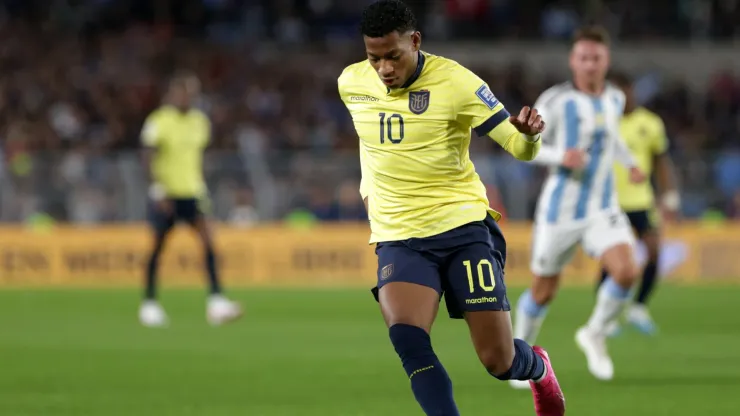 Gonzalo Plata of Ecuador controls the ball during the FIFA World Cup 2026 Qualifier match between Argentina and Ecuador.
