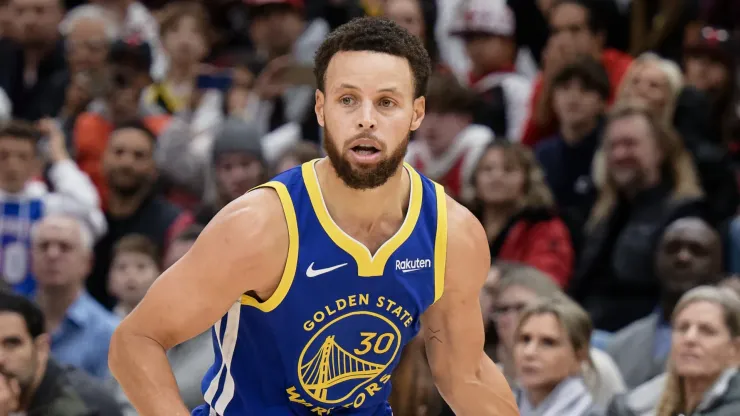 Stephen Curry #30 of the Golden State Warriors controls the ball against the Chicago Bulls on January 12, 2024 at United Center in Chicago, Illinois.
