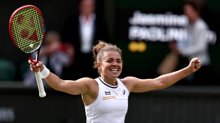 Jasmine Paolini of Italy celebrates winning match point against Donna Vekic of Croatia in the Ladies' Singles Semi-Final match
