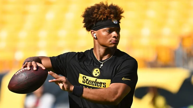 Justin Fields quarterback of the Pittsburgh Steelers
